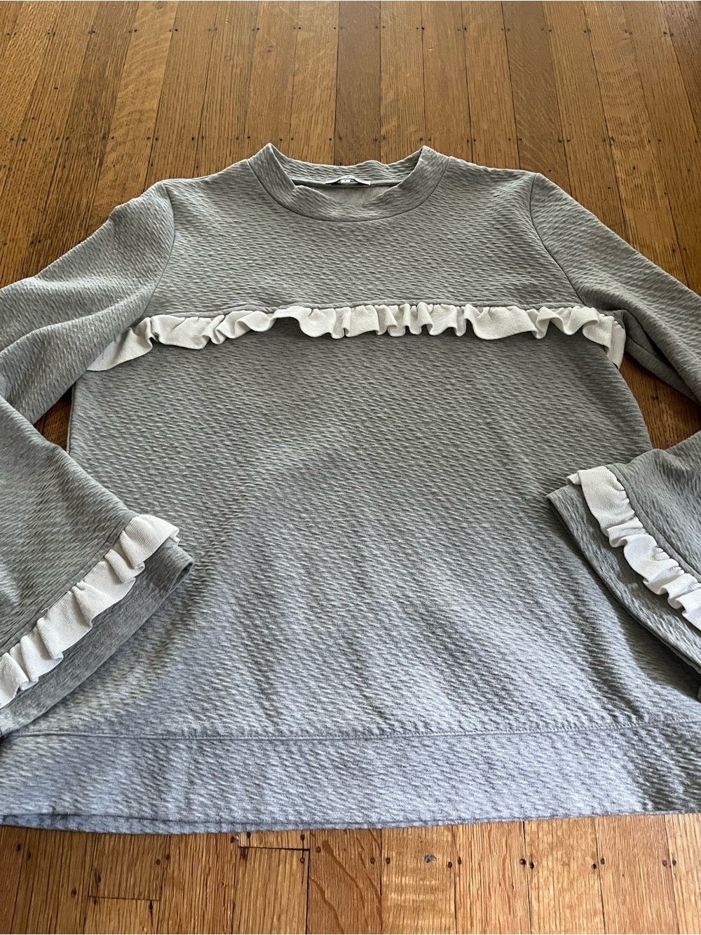 Women’s Gray Ruffle Detail Long Sleeve Sweatshirt